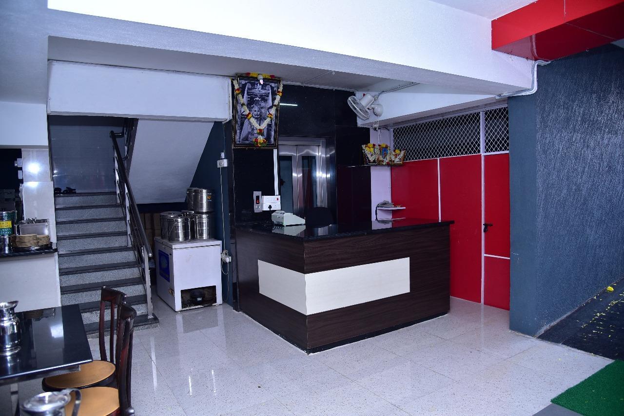 Iroomz Dwaraka Residency Bellary Buitenkant foto