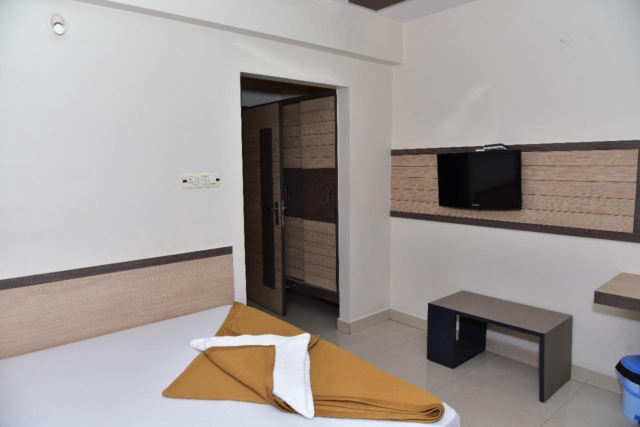 Iroomz Dwaraka Residency Bellary Buitenkant foto