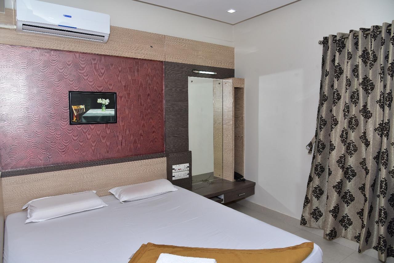 Iroomz Dwaraka Residency Bellary Buitenkant foto