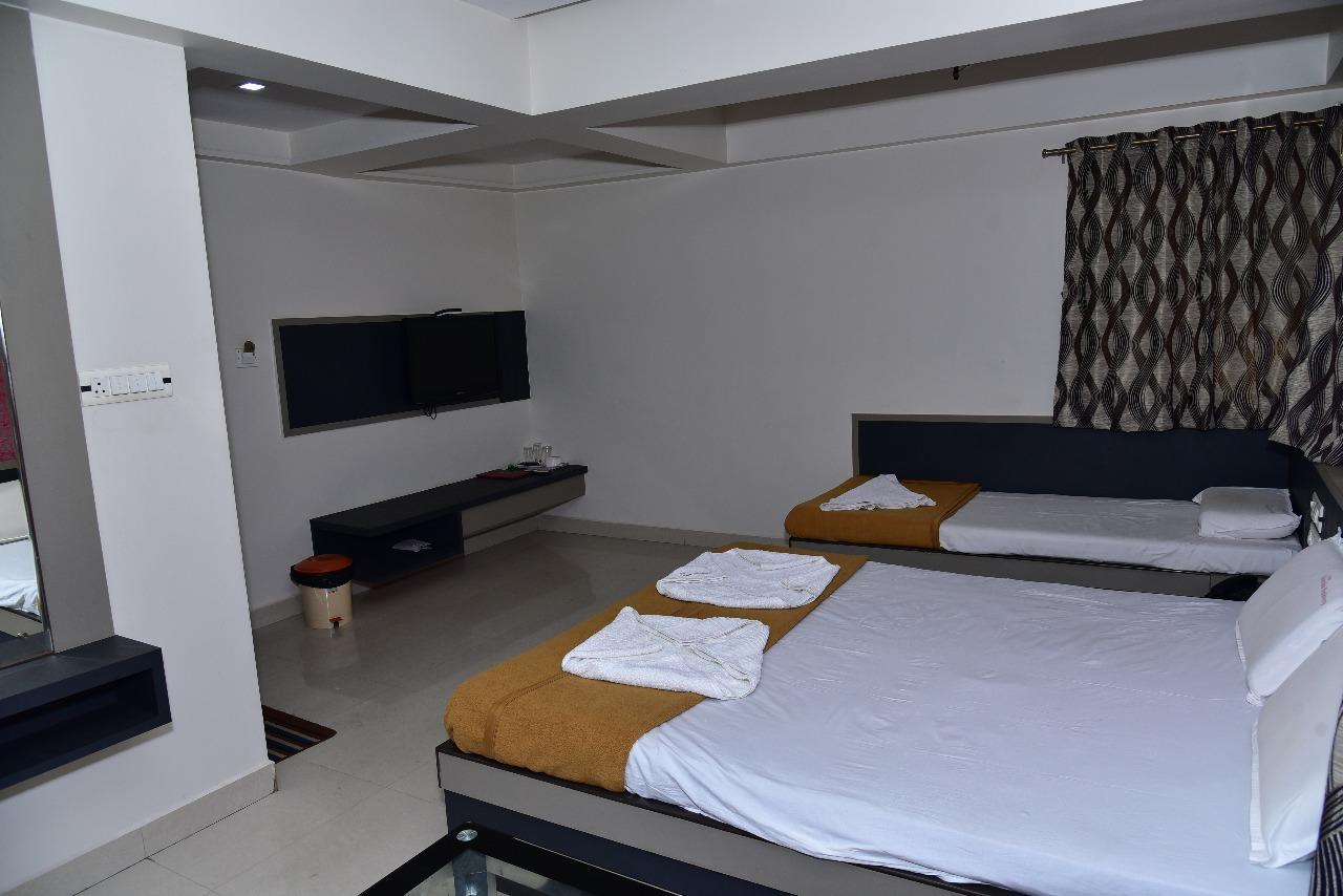 Iroomz Dwaraka Residency Bellary Buitenkant foto