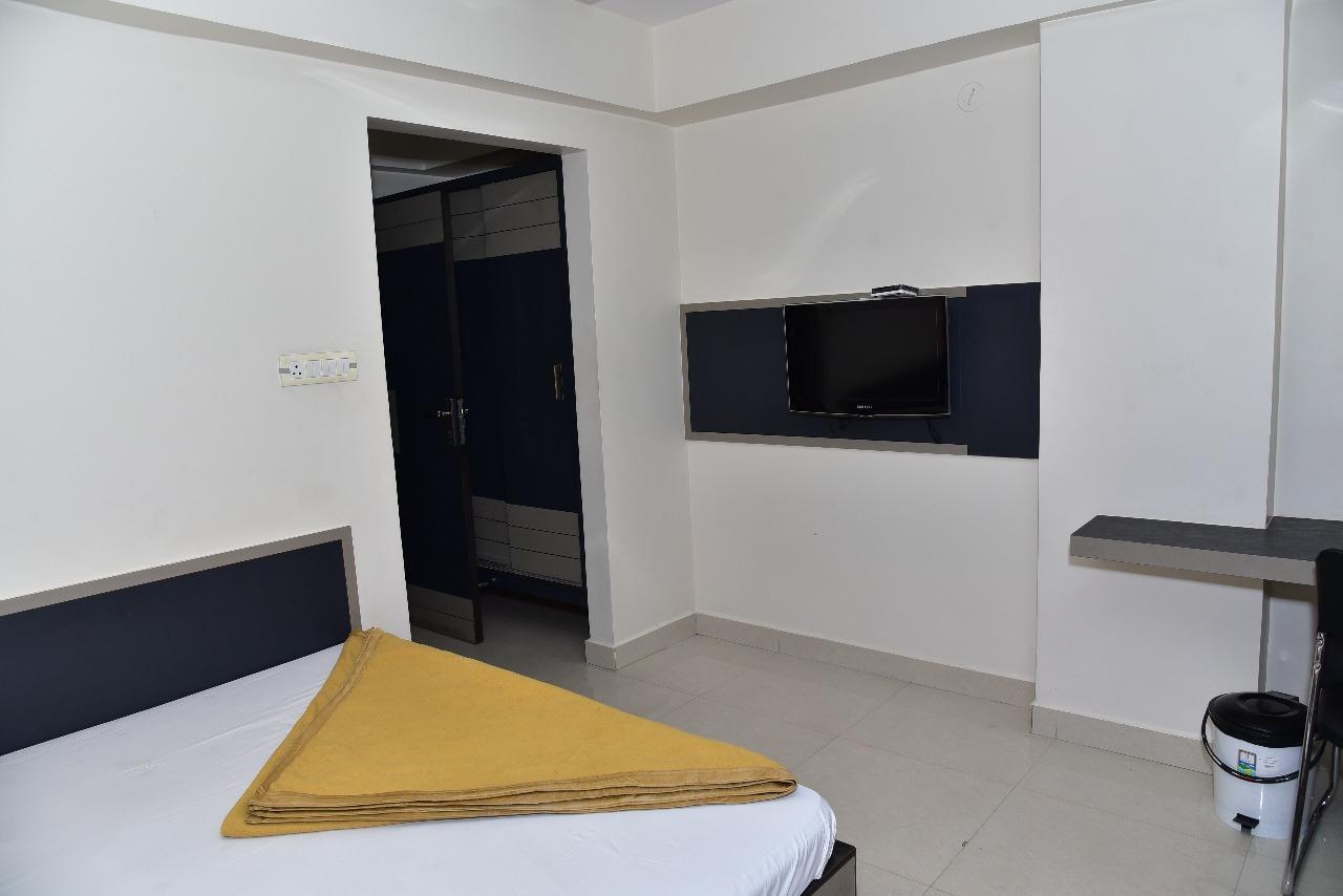 Iroomz Dwaraka Residency Bellary Buitenkant foto