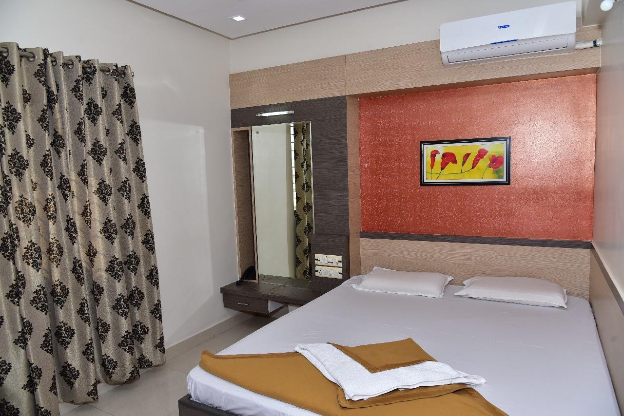 Iroomz Dwaraka Residency Bellary Buitenkant foto