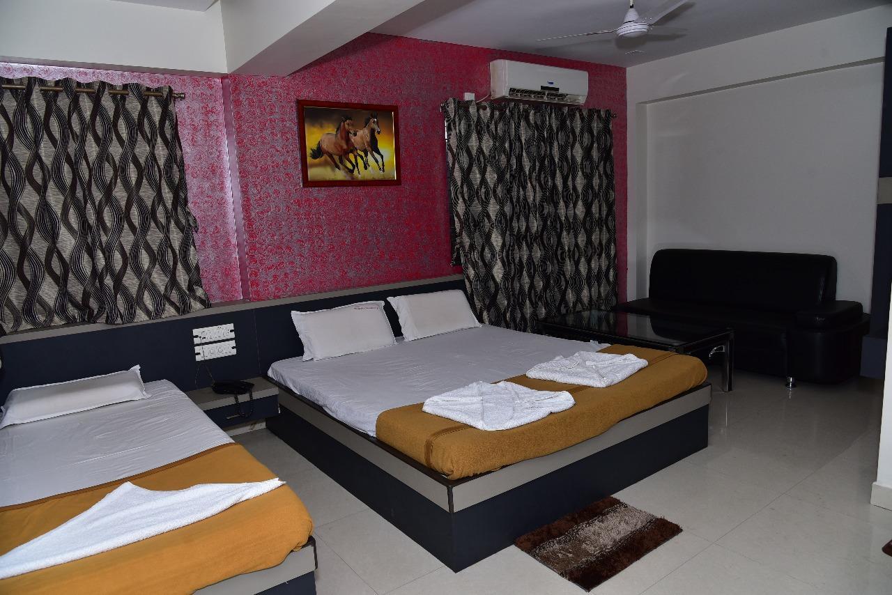 Iroomz Dwaraka Residency Bellary Buitenkant foto