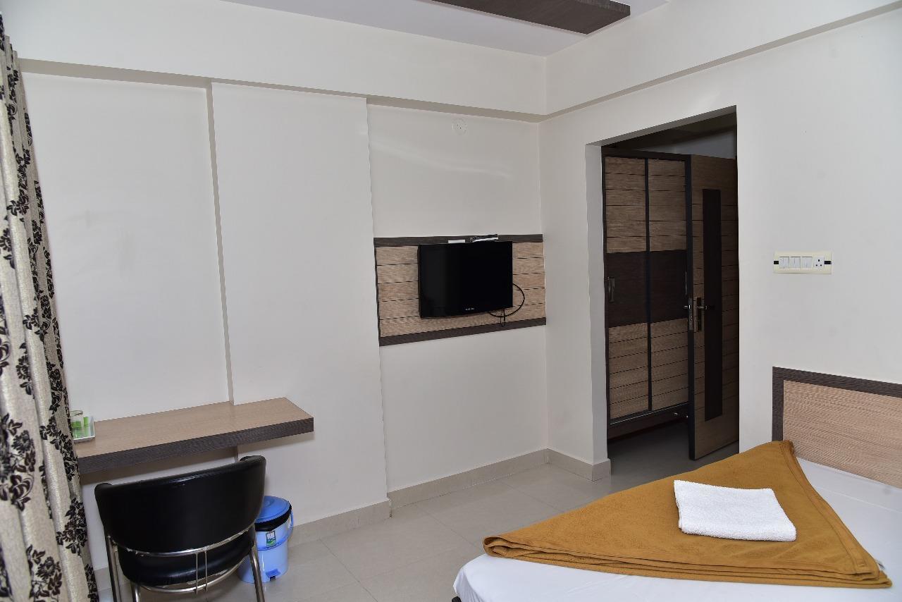 Iroomz Dwaraka Residency Bellary Buitenkant foto