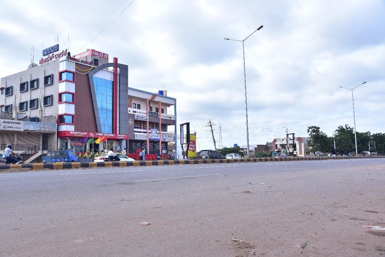 Iroomz Dwaraka Residency Bellary Buitenkant foto