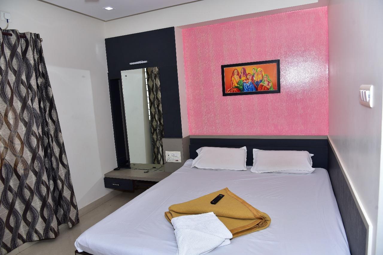Iroomz Dwaraka Residency Bellary Buitenkant foto